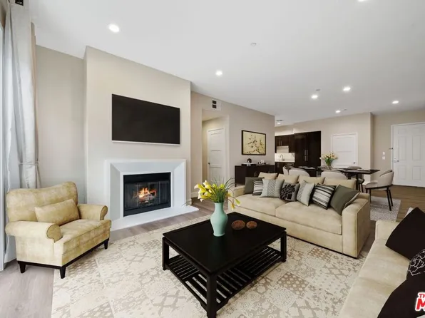 10878 Bloomfield Street #304, Toluca Lake, CA 91602