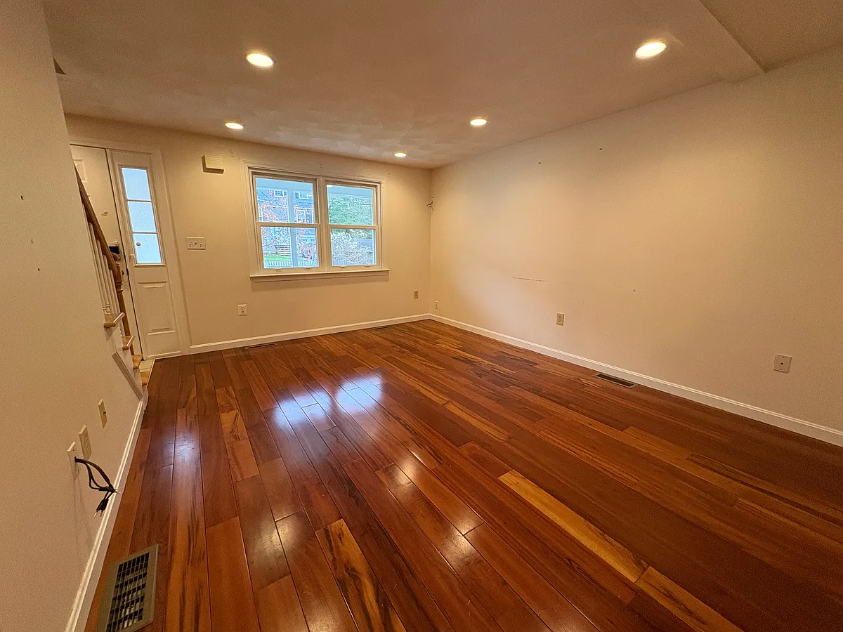 Building Photo - 42 Wildcrest Ave