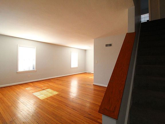 2nd image of 7606 Terrace St