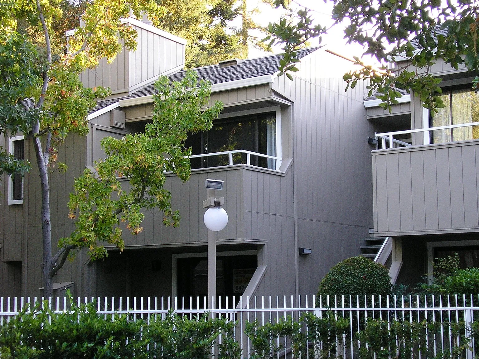 2 bed, 1044 sqft, $3,695 — Photo 3