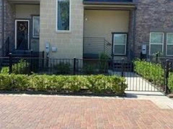 3rd image of 2642 Fountain Key Blvd