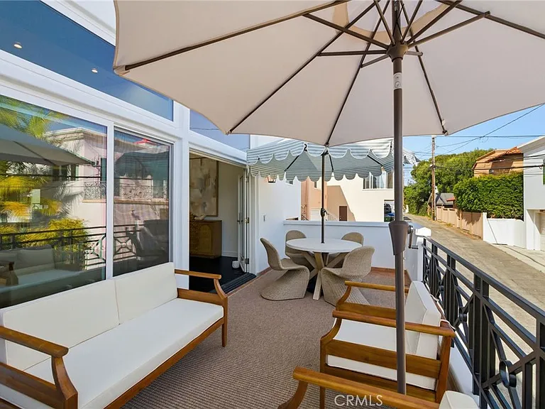 720 Manhattan Beach Blvd — Photo 8