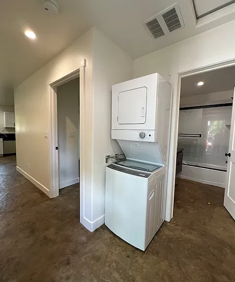 201 W 20th St #C — Photo 14