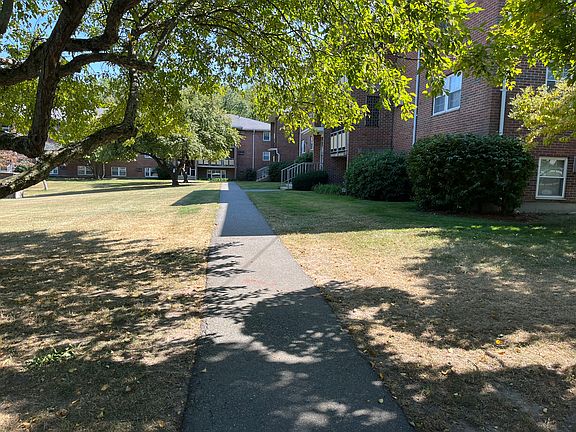 5th image of 213 Rock St APT K10