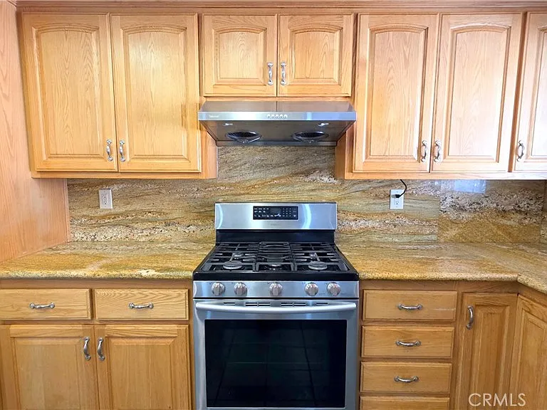 335 Eola Dr — Photo 7