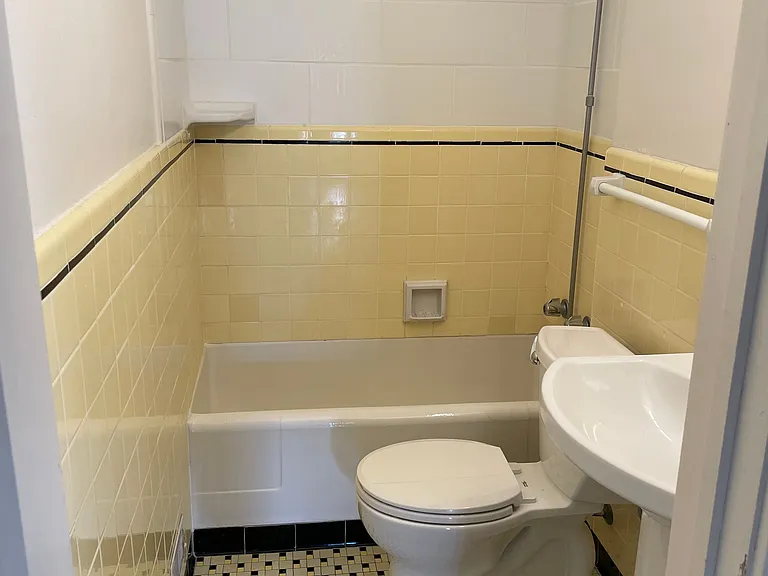 833 Grand Apartments — Photo 20
