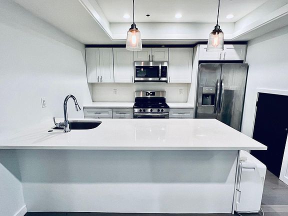 3rd image of 1446 N Franklin St #1D