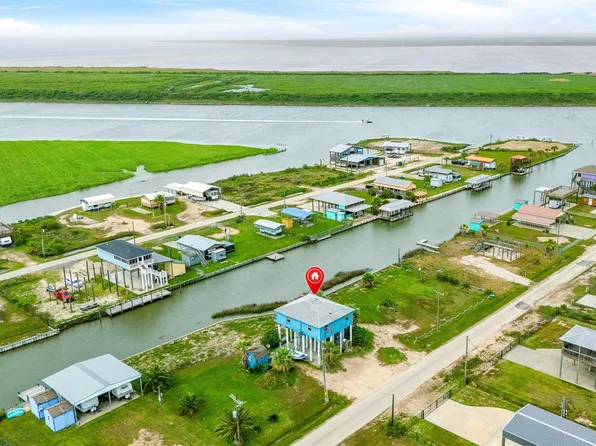 1495 Mabry St, Gilchrist, TX 77617