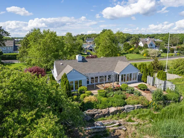 30 Chimney Corner Circle, Guilford, CT 06437