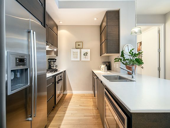 5th image of 545 Washington Ave APT 404