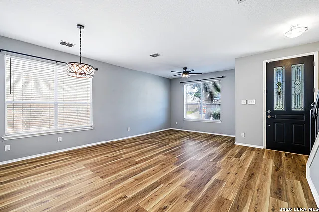 4 bed, 2.5 bath, 2576 sqft, $2,300 — Photo 3