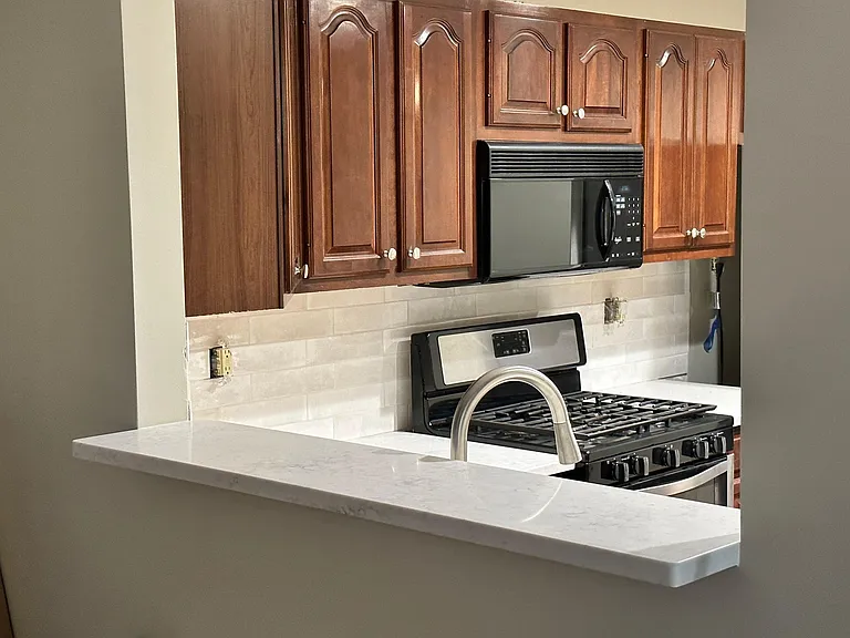 211 Glen View Ter — Photo 3