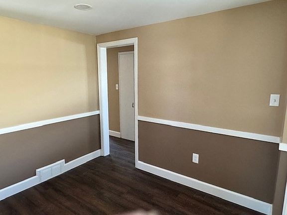 4th image of 119 Powell Ave