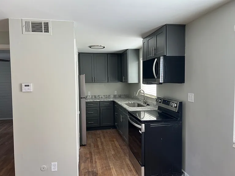 571 E 4th Ave #3 — Photo 8