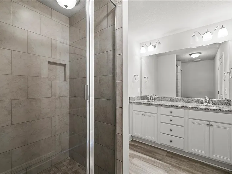 65 Crossing Laneunit F — Photo 7