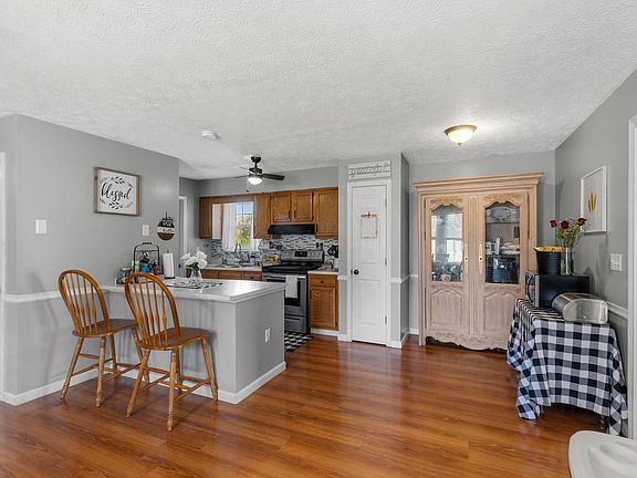 5th image of 77 Sun Valley Dr