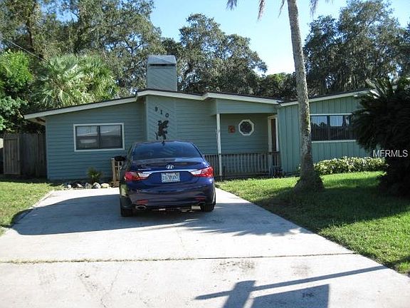 3rd image of 910 Pelican Dr S