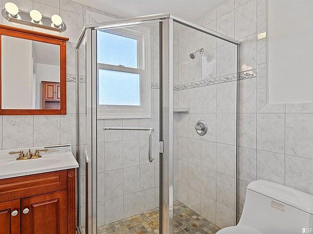 Full Size Bathroom
