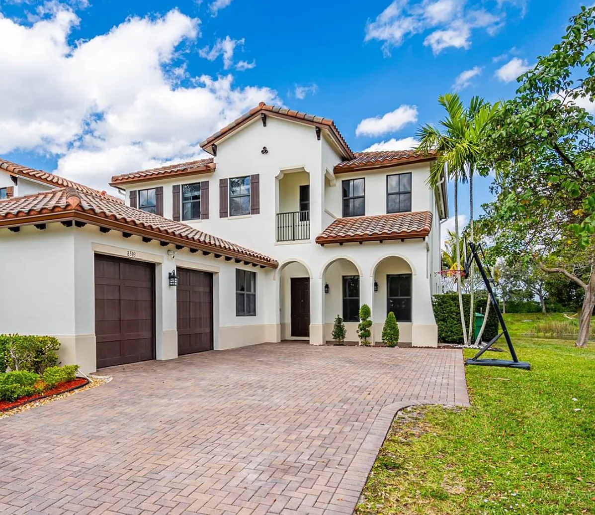 5 bed, 4.5 bath, 3382 sqft, $8,500 — Photo 1