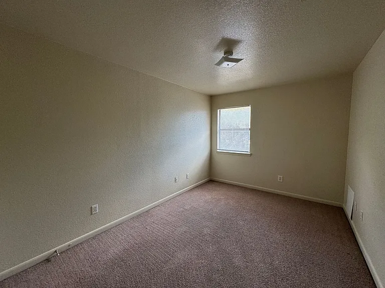 1106 Lansberry Ct — Photo 15