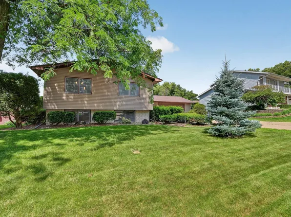 1111 Ellen St, Cedar Falls, IA 50613