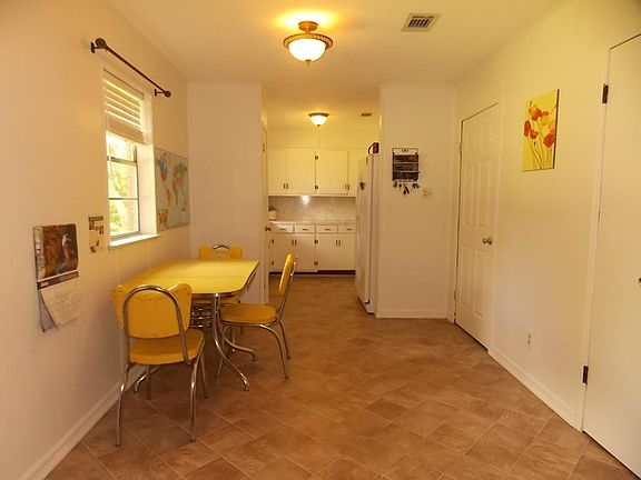 5th image of 385 Norvell St