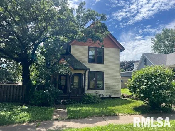 215 18th Pl, Clinton, IA 52732