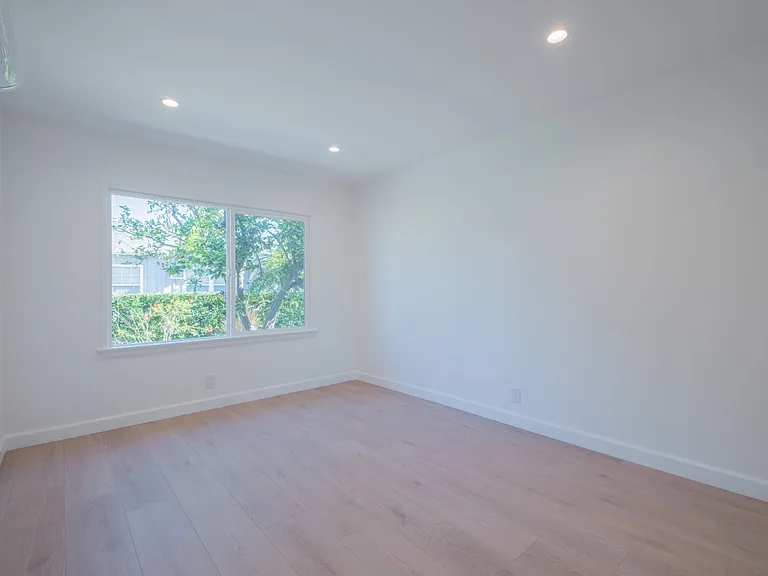 14418 Martha St — Photo 18