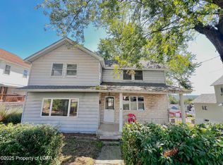 210 Gorham Ave, Mayfield, PA 18433