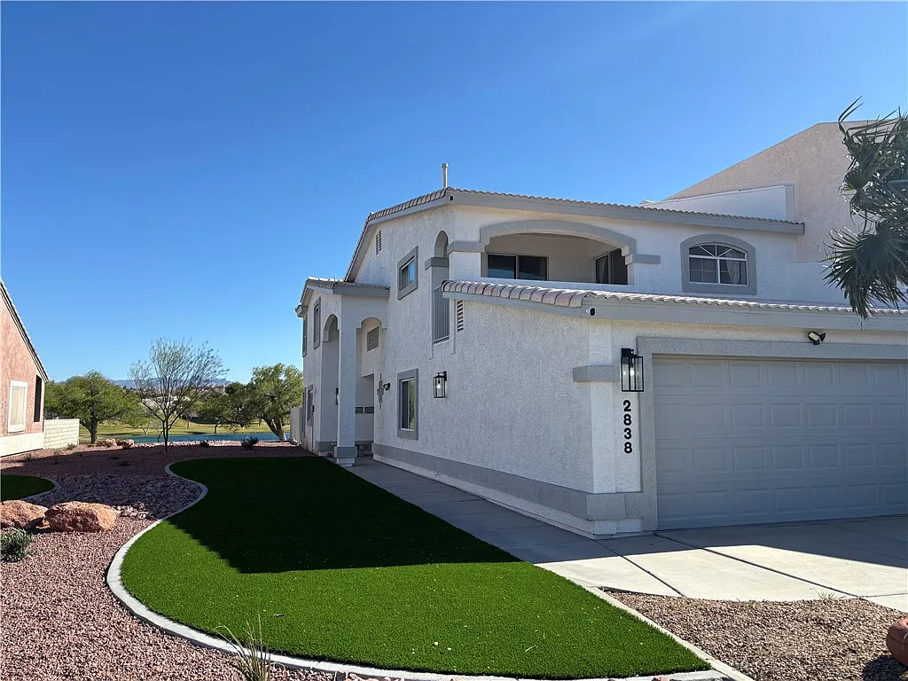 4 bed, 3.0 bath, 2564 sqft, $2,100 — Photo 2