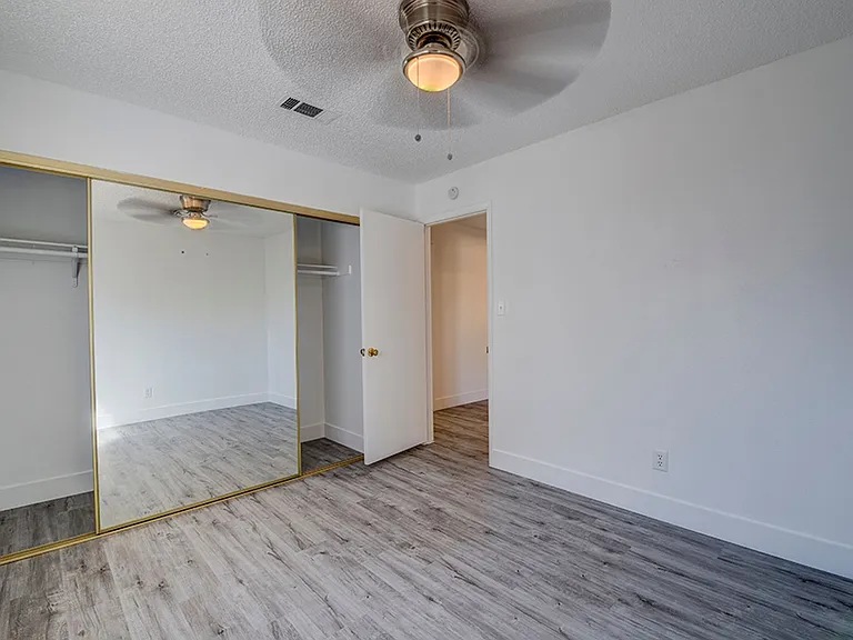 5461 Palmyra Ave — Photo 33