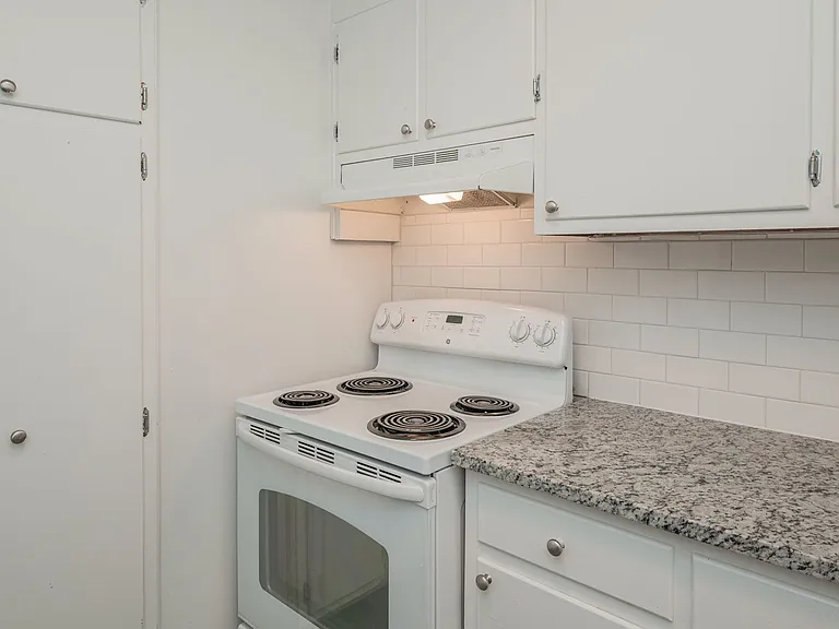Cliff Terrace — Photo 35