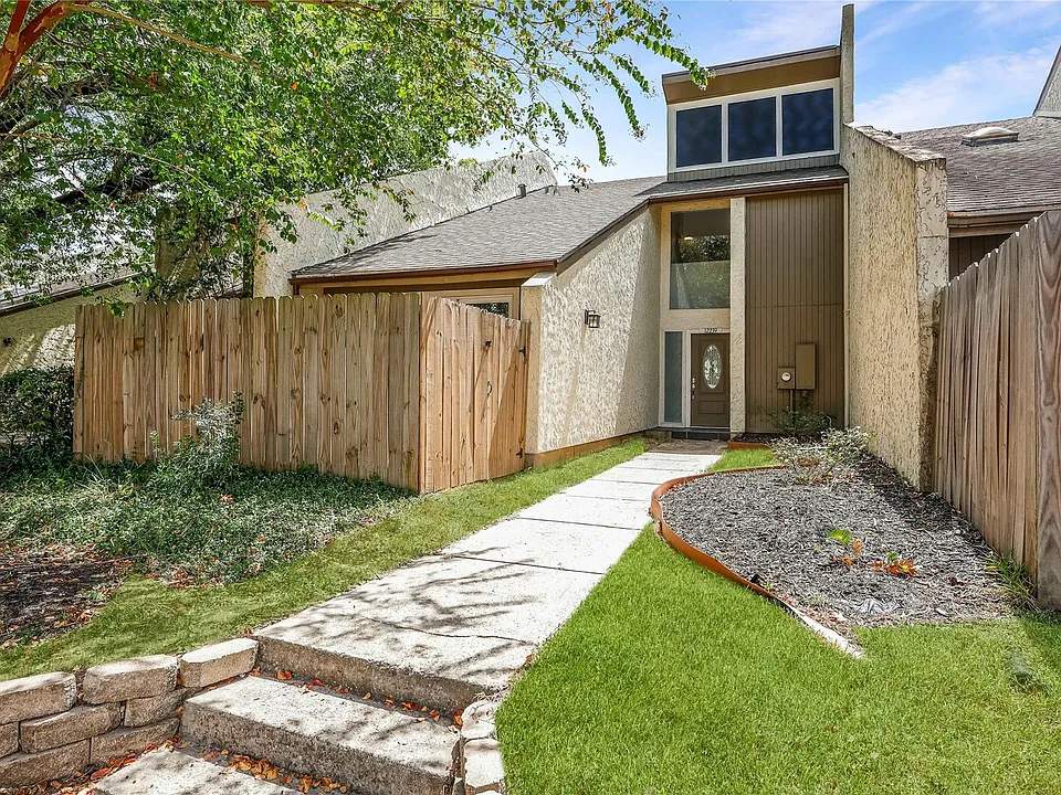 12239 Glenview Dr