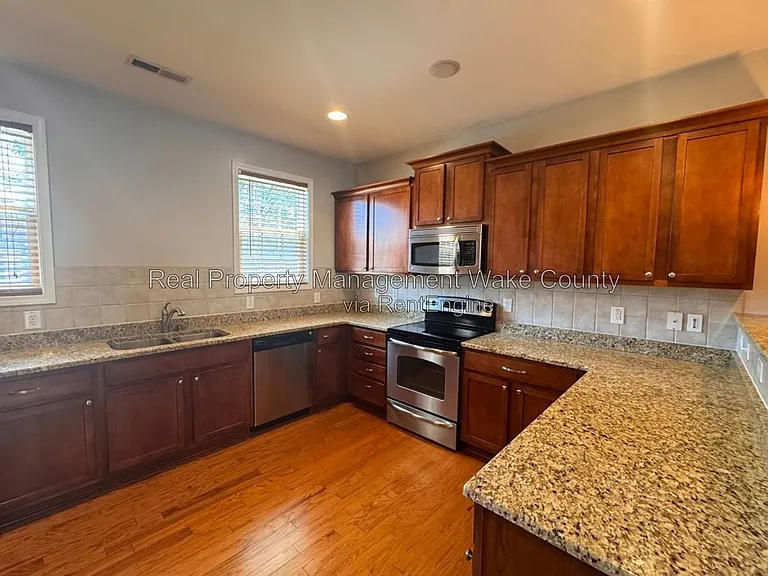 1365 Regulator St — Photo 16