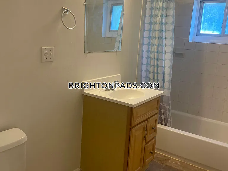 63-65 Selkirk Rd #7 — Photo 14