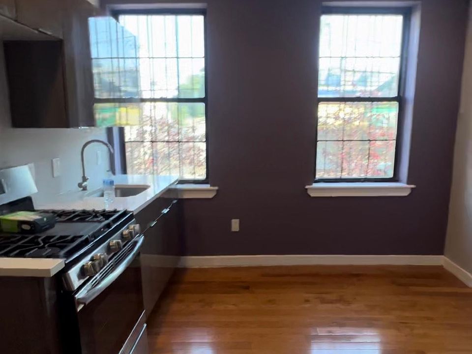 1st image of 875 18th Ave #101