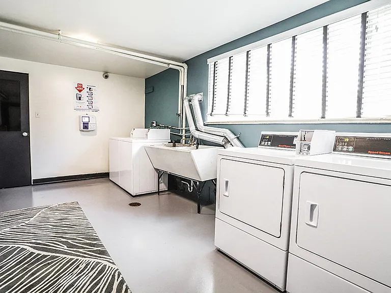 Kent Apartments — Photo 9