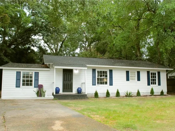 2753 Dauphin St, Mobile, AL 36606
