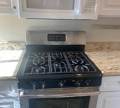 4th image of 278 Estrella St #278
