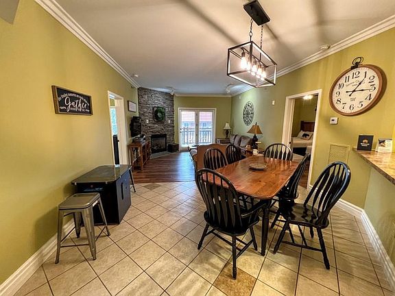 4th image of 215 Woliss Ln