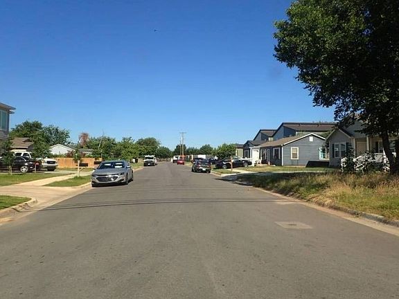 Exterior Neighborhood (street photo)
