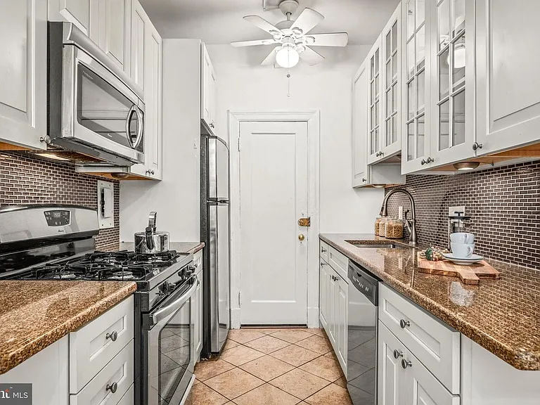 2032 Belmont Rd NW #123 — Photo 12