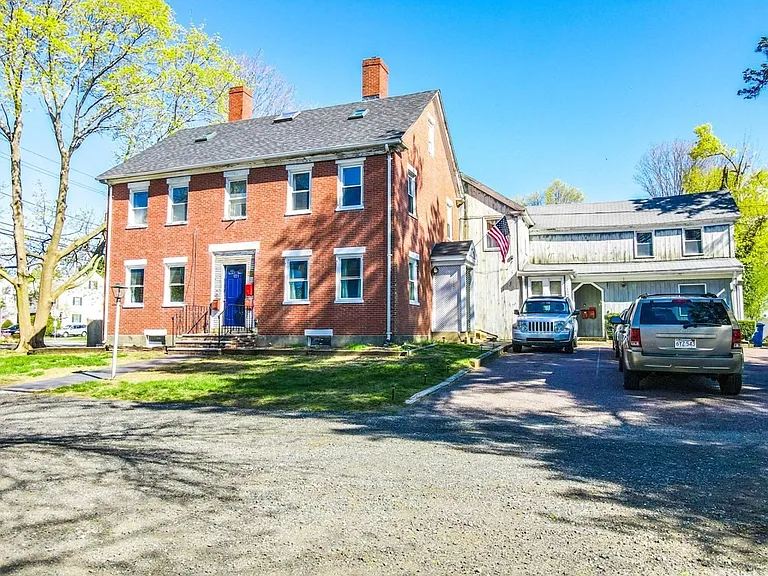 121 Sylvan St #C — Photo 16
