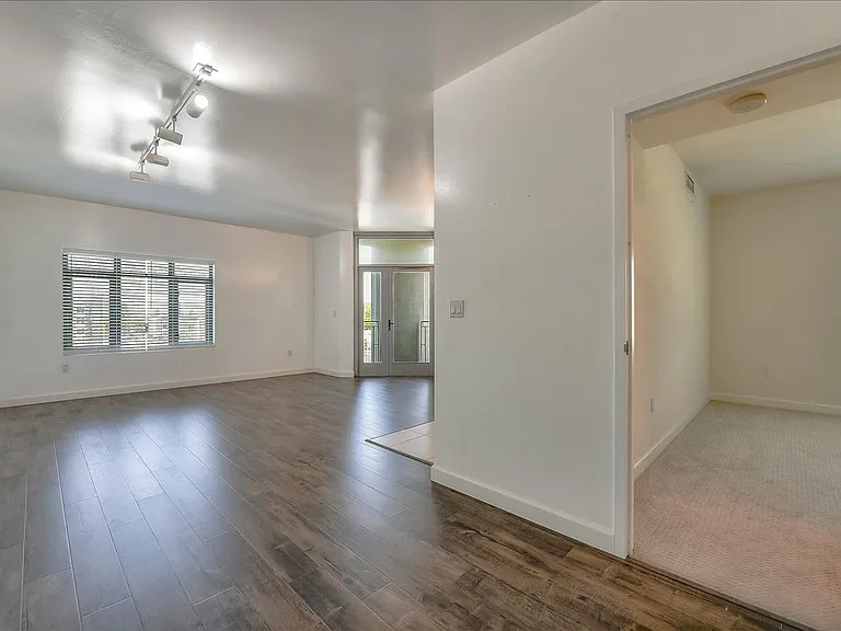 175 W Saint James St #508 — Photo 2