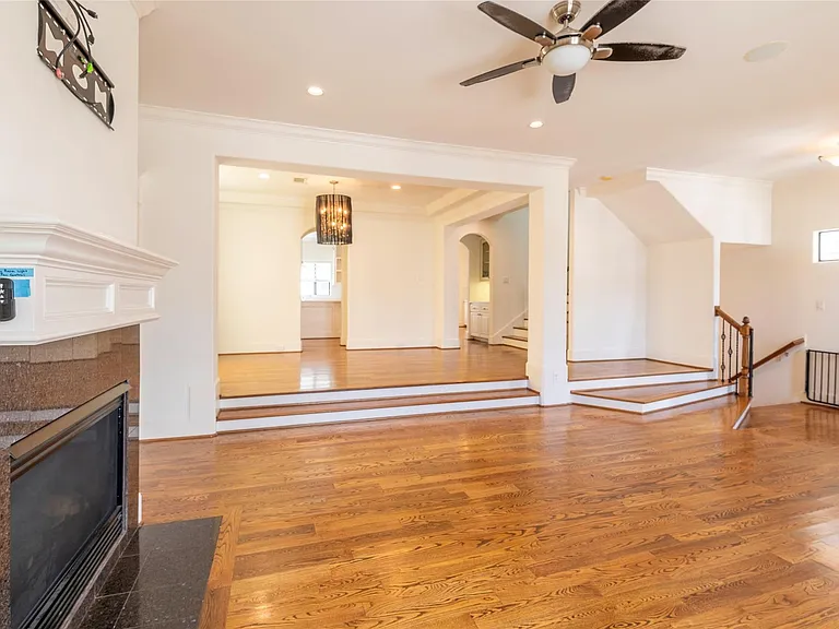 4233 Childress St — Photo 11