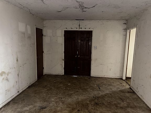4th image of 4006 E Mallory Ave
