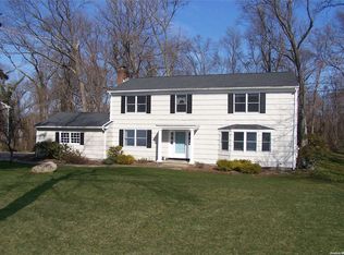 3 Hansom Ln, East Setauket, NY 11733