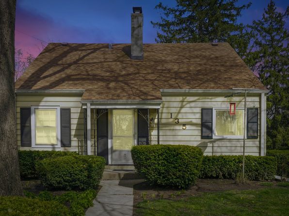 135 Harvey Ave, Wood Dale, IL 60191