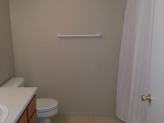 4th image of 8 Cameron Dr