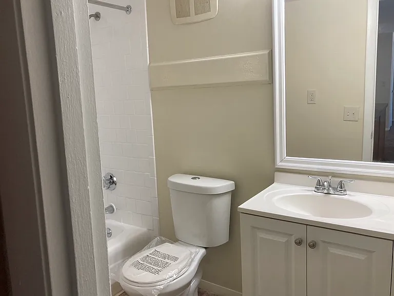 655 Mount Hope Ave #6 — Photo 6